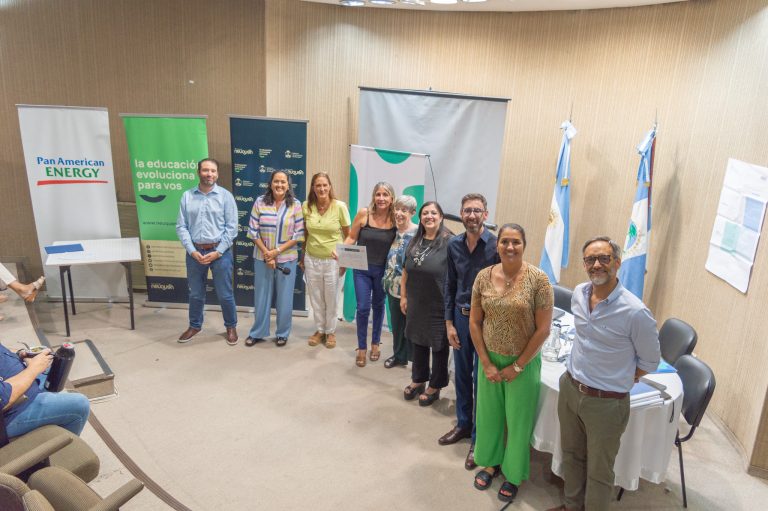 20-02 Entrega de diplomas - Hacer Escuela (20)