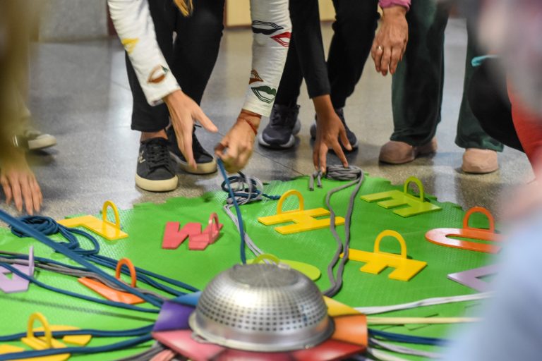 14-04 - NqN- Taller Didactico _ Actividad ludica con Adultos Mayores de B° Villa Florencia (6)