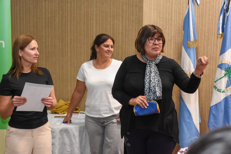 9-05- NQN - CPE- Entrega de los primeros kits deportivos para la confluencia y provincia (14)