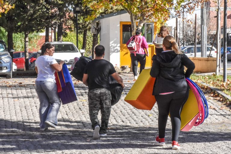 9-05- NQN - CPE- Entrega de los primeros kits deportivos para la confluencia y provincia (19)