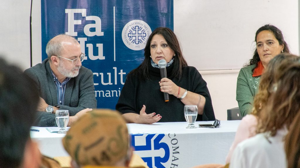 05-06- UNCo- Min. Educ. Sole Martinez asistio a la Presentacion del Cuadernillo Ciudadanía Ambiental y Cambio Climático (5)