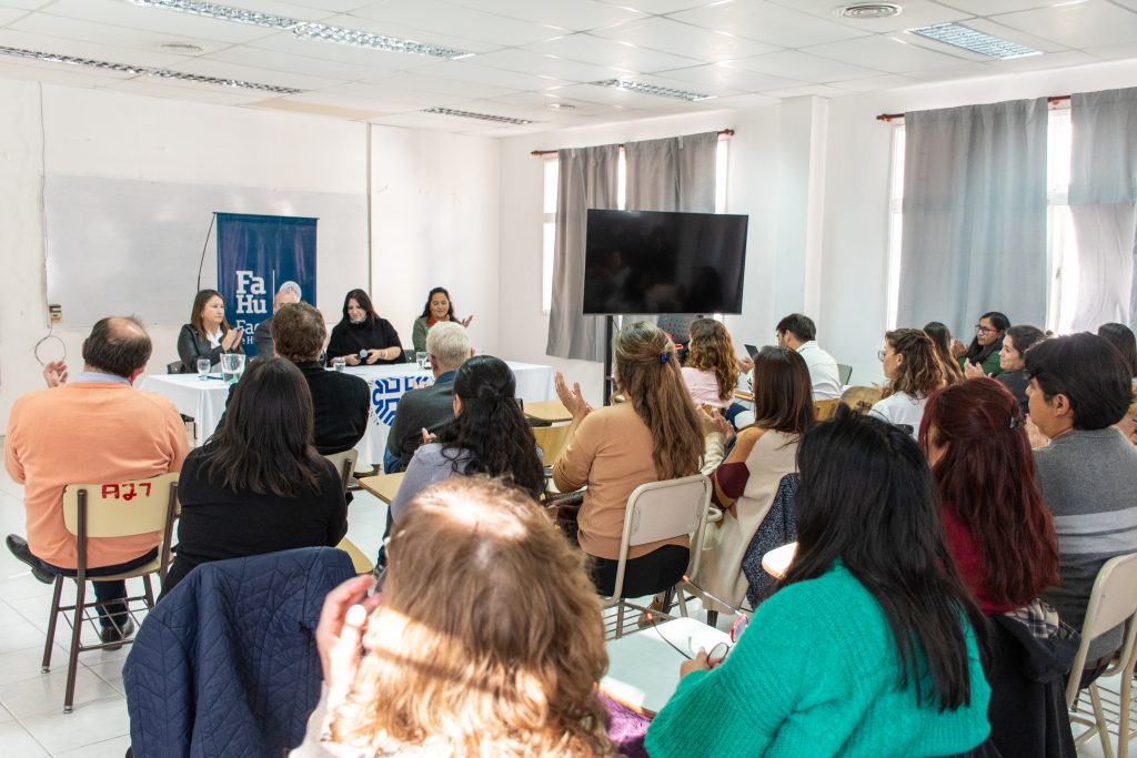 05-06- UNCo- Min. Educ. Sole Martinez asistio a la Presentacion del Cuadernillo Ciudadanía Ambiental y Cambio Climático (7)