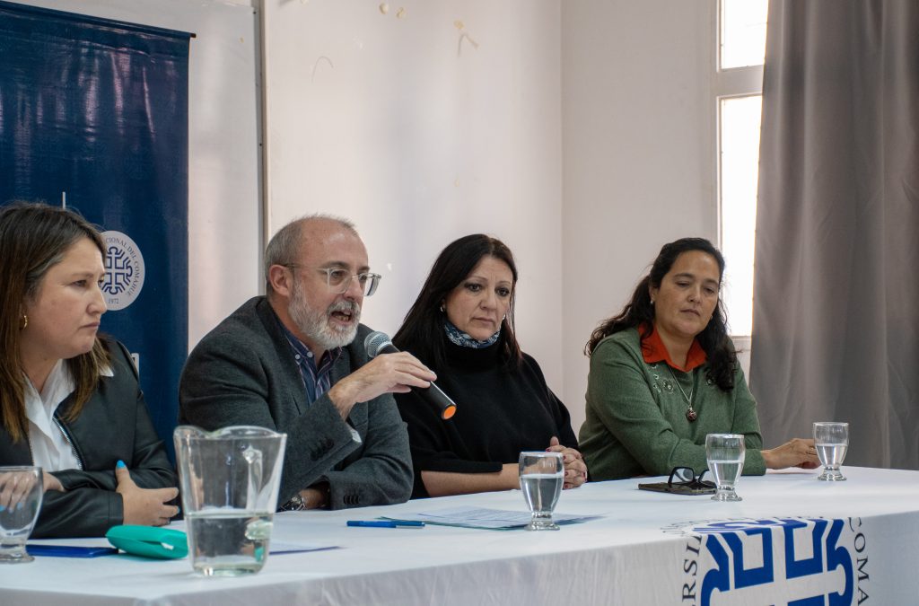 05-06- UNCo- Min. Educ. Sole Martinez asistio a la Presentacion del Cuadernillo Ciudadanía Ambiental y Cambio Climático (8)