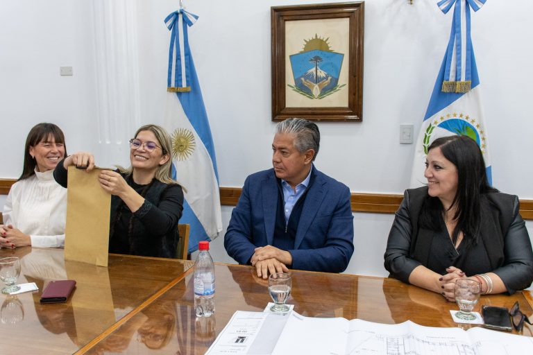 12- 06 GOB. Apertura de Sobres para la obra epet Rincon de los Sauces- Sole Martinez Gob. Gigli Temi (20)