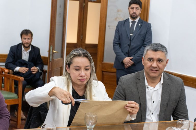 12- 06 GOB. Apertura de Sobres para la obra epet Rincon de los Sauces- Sole Martinez Gob. Gigli Temi (23)