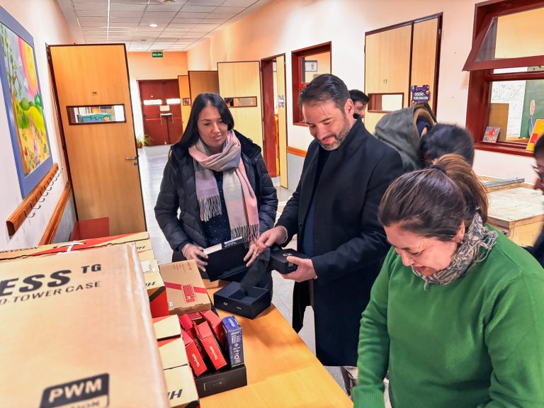 01-07 Entrega de equipamiento para el Taller Didáctico (7)