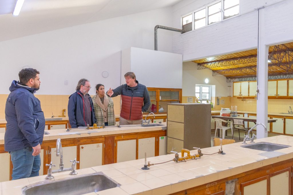 27-06 Entrega del edificio reacondicionado del CPEM N° 25 (11)