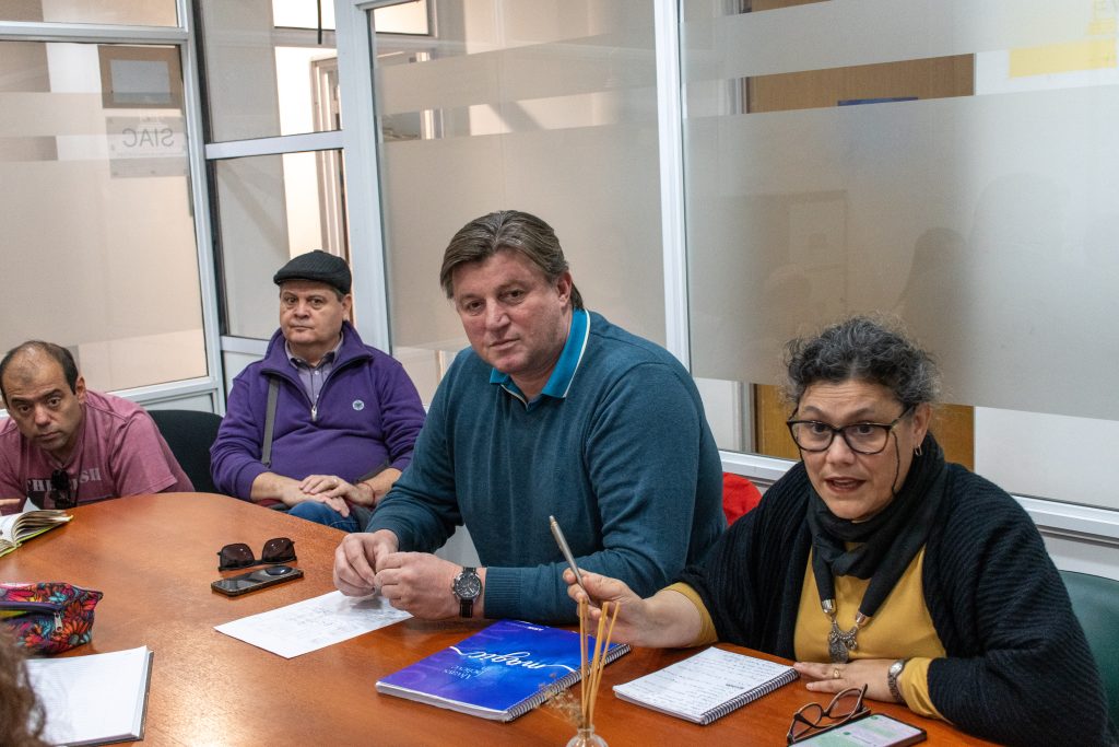 29-07- Autoridades del CPE y Mant. escolar del min. - Lamperti Saborido - Se reunen con com. educ. de la esc. especial N° 22 (13)