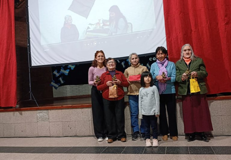 Presentaron el documental “Desde el arte tejemos nuestra identidad”