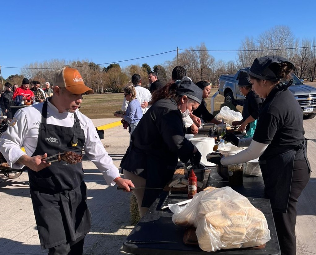 Estudiantes ISETP en Patagonia del Vino (1)