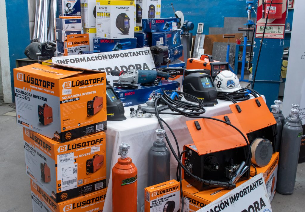 29-08 _ NQN_ EPET N° 8 entrega de herramientas para talleres (3)