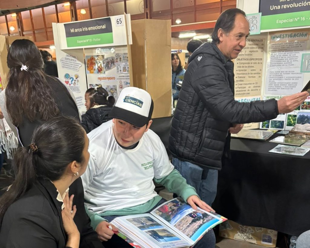 03-09- NQN- DUAM-2025 - Pta cpe Glenda temi Visita Feria de Ciencias - Especial N° 16 Andacollo (3)