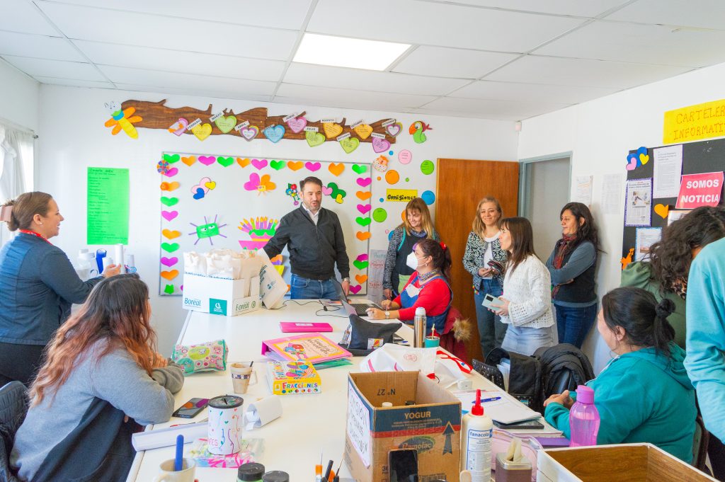 08-09 Domiciliaria y Hospitalaria - Entrega de tablets (5)