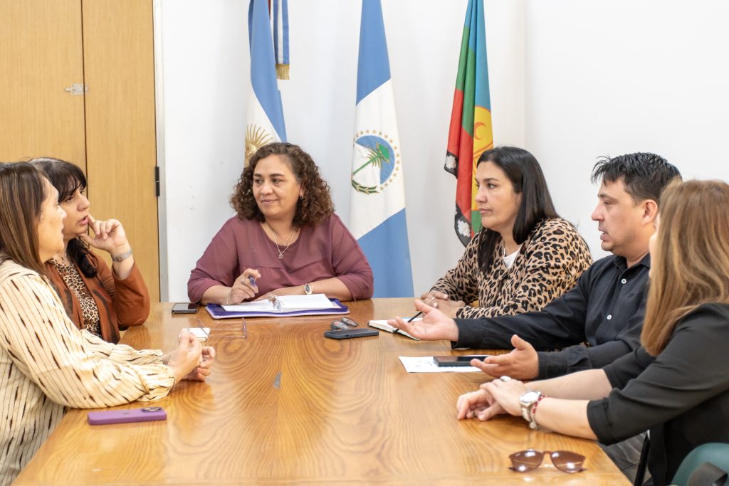 25-09- CPE _ pta. CPE Glenda Temi y G. Arana se reunieron con autoridades de Subsec. de Trabajo _ (3)