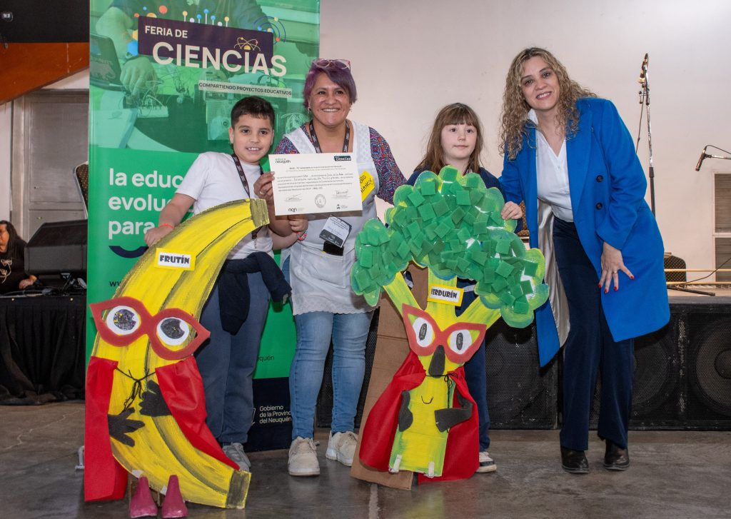Feria de Ciencias 25_Aventuras Saludables_ Frutín y Verduras al Rescate del IMA de Junín de los Andes