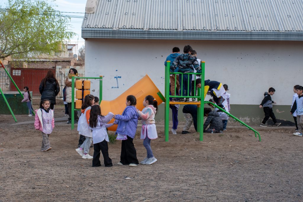 Senillosa _ Salud Escolar _ Entrega de lentes - y Recorrida x esc. N° 268 (20)