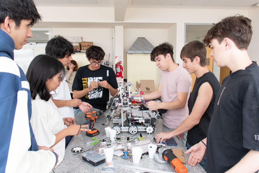 NQN _ Robot EDUCABOT Diseñado x estudiantes EPET N° 20 (10)