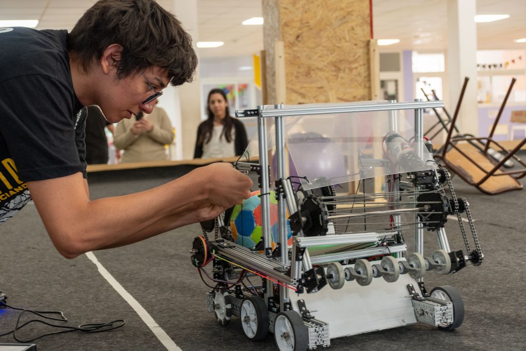 NQN _ Robot EDUCABOT Diseñado x estudiantes EPET N° 20 (14)