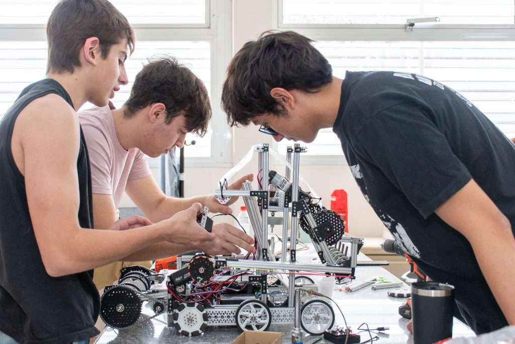 NQN _ Robot EDUCABOT Diseñado x estudiantes EPET N° 20 (6)