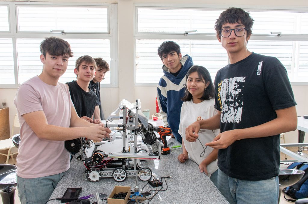 NQN _ Robot EDUCABOT Diseñado x estudiantes EPET N° 20 (7)