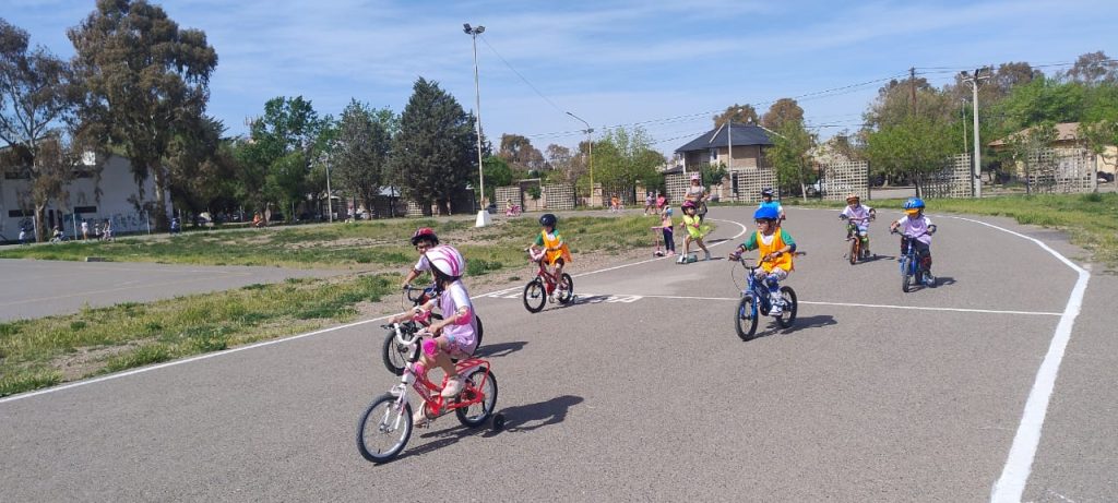 bicicleteada nivel inicial - ed. física Centenario y V. Alegre (12)