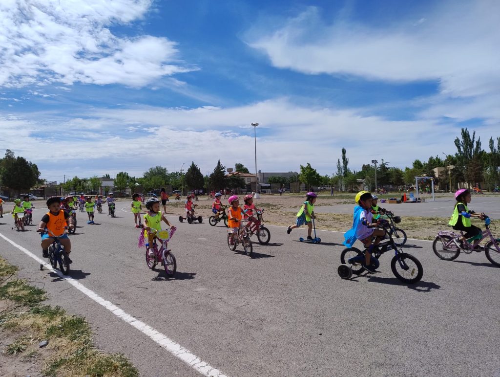 bicicleteada nivel inicial - ed. física Centenario y V. Alegre (2)