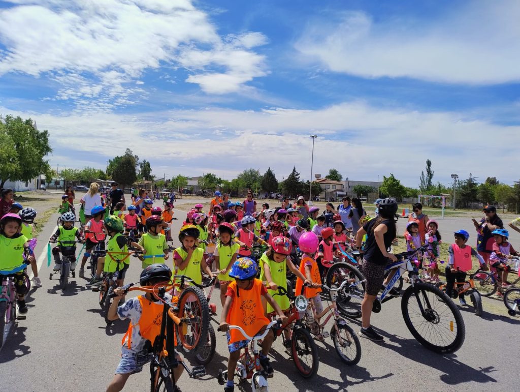 bicicleteada nivel inicial - ed. física Centenario y V. Alegre (3)
