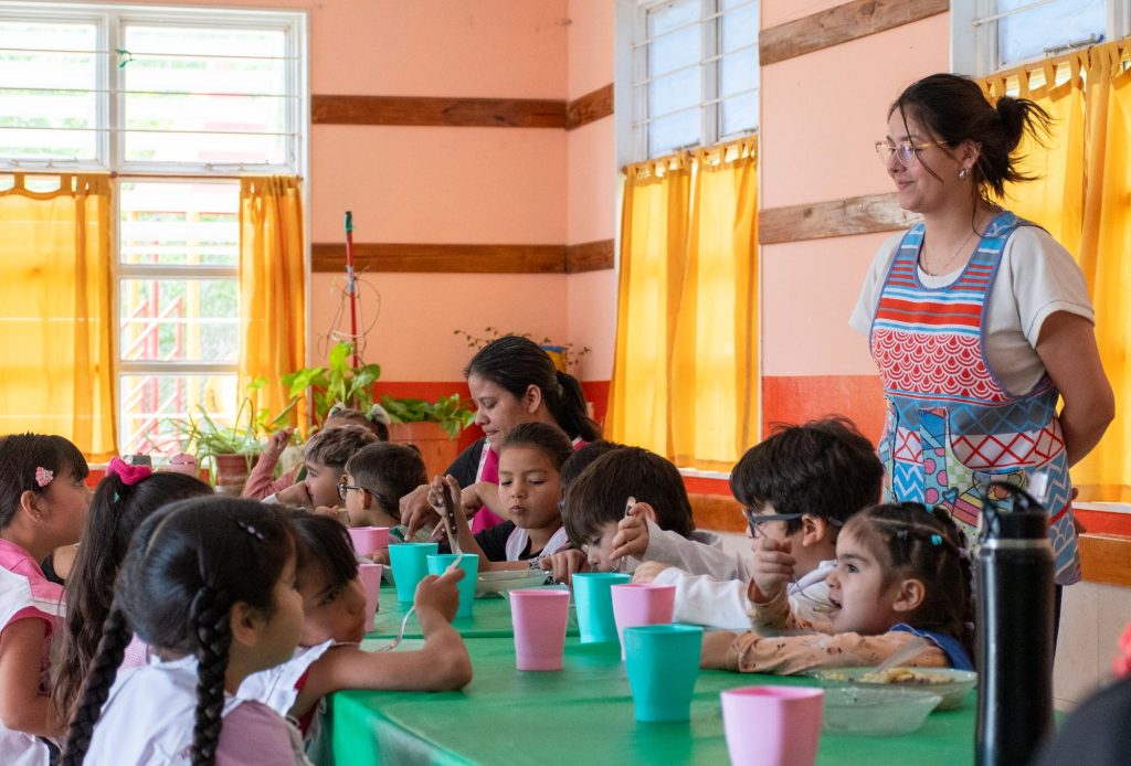 03-11- Sauzal Bonito - Recorrida visita candidatas vocales- Ruralidad_ Esc. N° 243 (74)