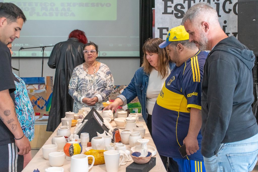13-11- NQN- Sala Fernandez Rego_ Muestra Anual de Aerea EsteticoExpresiva _Hugo_ Educ. Privados de la Libertad (19)