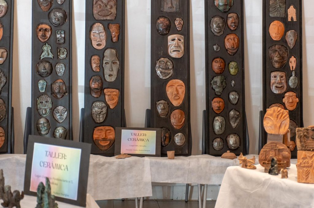 13-11- NQN- Sala Fernandez Rego_ Muestra Anual de Aerea EsteticoExpresiva _Hugo_ Educ. Privados de la Libertad (9)