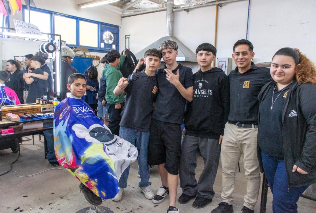 14-11- EXPO TECNICA_ EPET N ° 10 proyecto barbería (1)