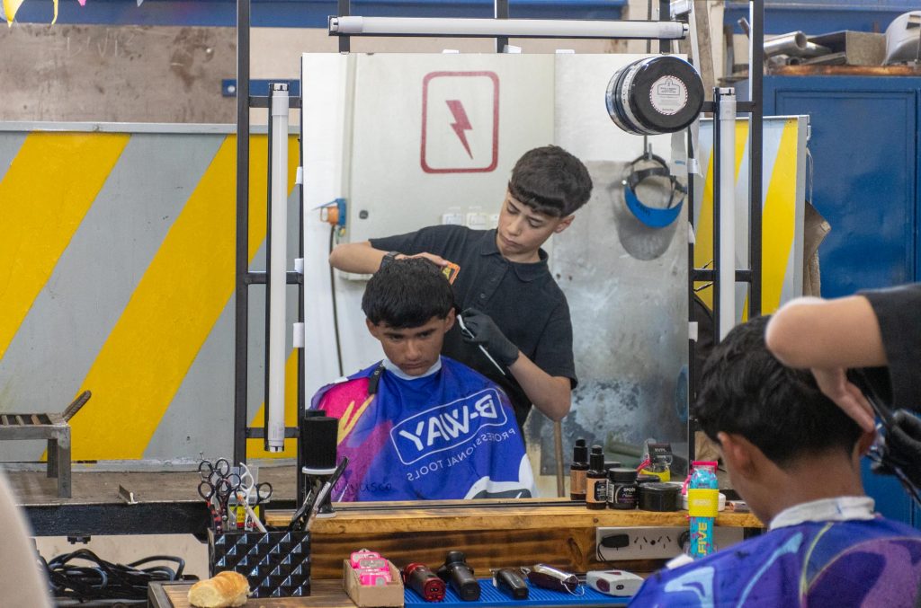 14-11- EXPO TECNICA_ EPET N ° 10 proyecto barbería (9)