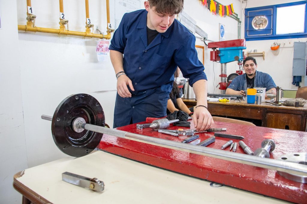 14-11- Pza. Huincul _ EXPO TECNICA_ EPET N ° 10 (12)