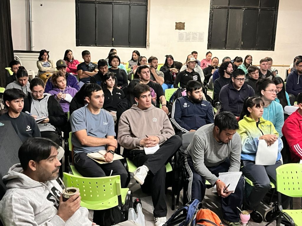 formacion docente en Zapala - practicas en la naturales Ed. Física (5)