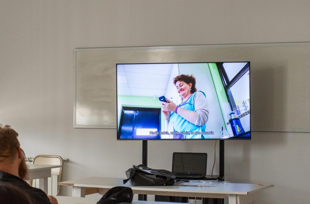 09-12_ Act. en FAI Facultad de Informatica con estudiantes de laEIAJD N° 2- CPEM 71 y ISFD 6 app web y movil sobre lengua de señas (8)