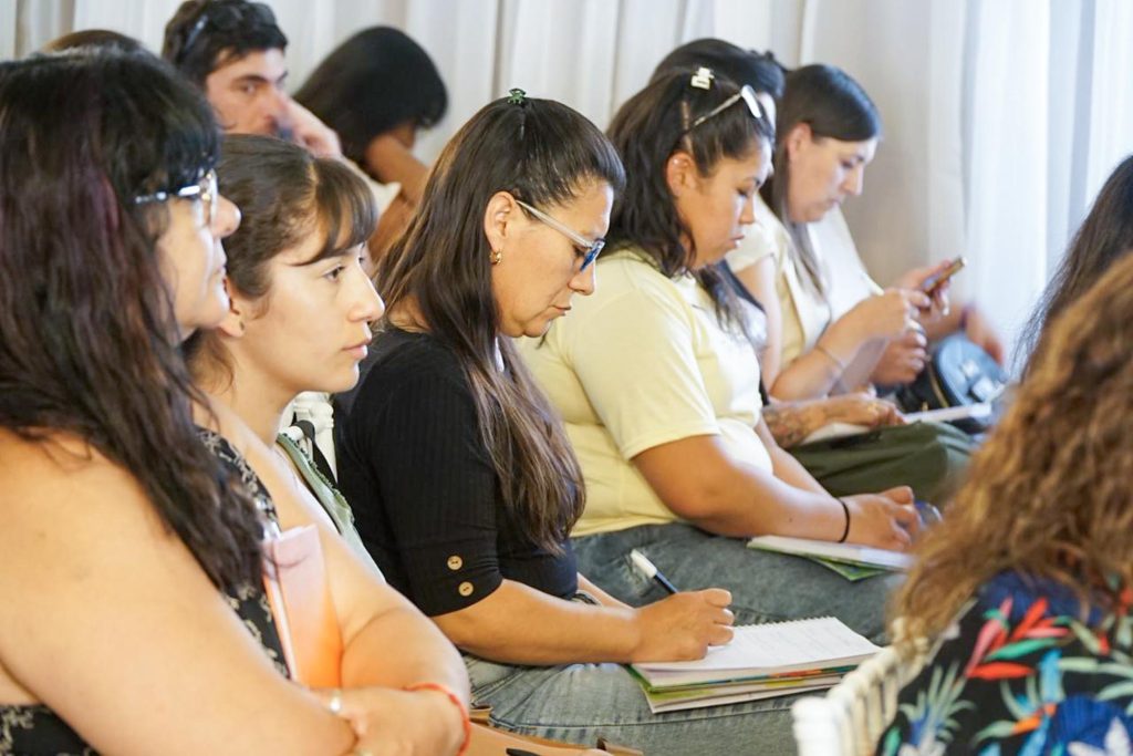 15-12- Zapala_ Encuentro referentes municipales becas Min. Sole Martinez -Amalin Temi (7)