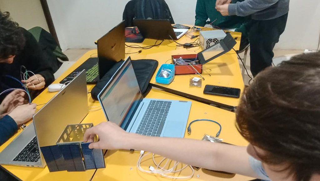 Editadas_ Proyecto satelite escolar EPET 12 - finalistas EducaTIC (11)