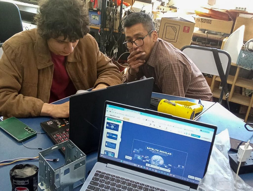 La EPET N° 12 mira hacia el espacio exterior