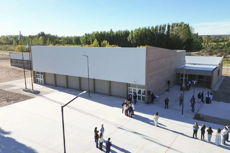 Después de 45 años se inaugura una escuela nueva en Senillosa