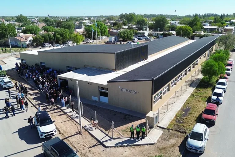 Figueroa inauguró el nuevo edificio del Centro de Formación Profesional Nº 29 1