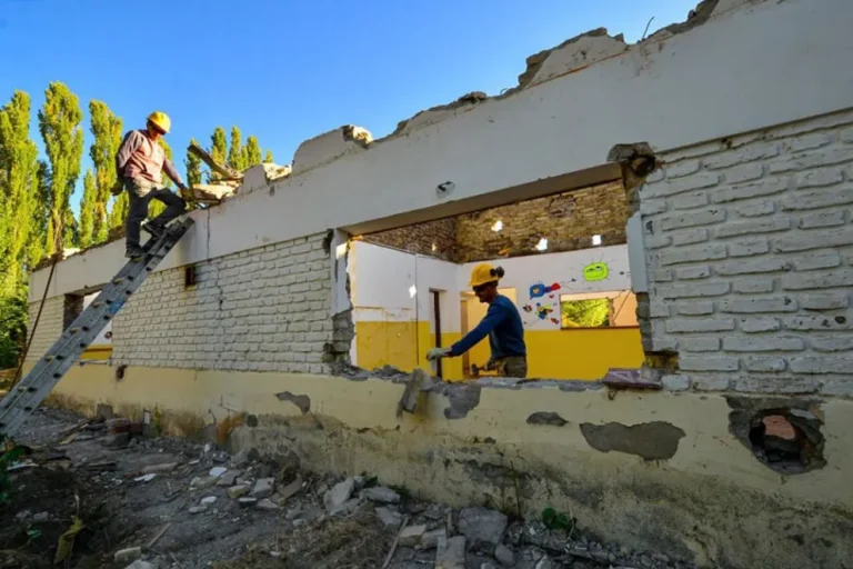 Iniciaron trabajos para el nuevo edificio de la primaria 77 de El Alamito 1