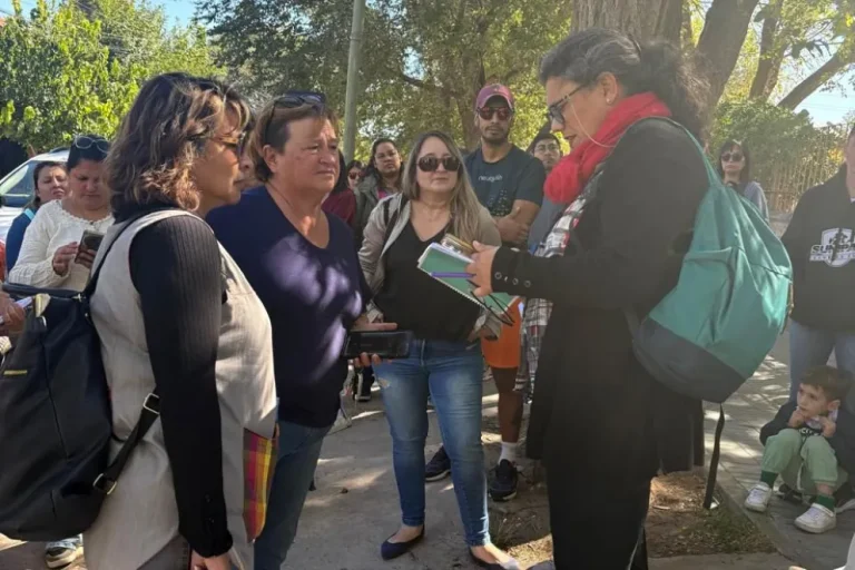 Referentes de Educación volvieron a reunirse con la comunidad de la Especial 1 2