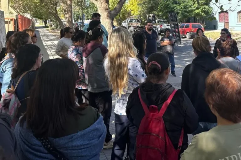 Referentes de Educación volvieron a reunirse con la comunidad de la Especial 1