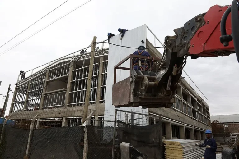 Infraestructura educativa: La obra de ampliación de la EPET 9 de Plottier ya supera el 55 por ciento de avance